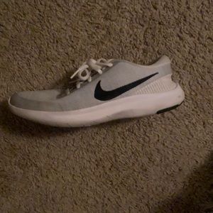 Nike men’s athletic fashion shoe